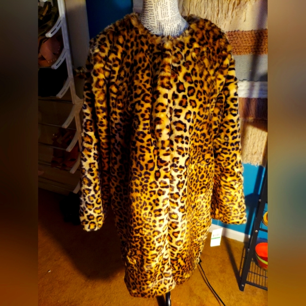 NEW Woman's Fever African Print Faux Fur L.